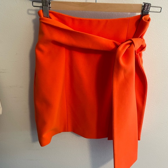 Alice + Olivia mini skirt - Picture 2 of 5